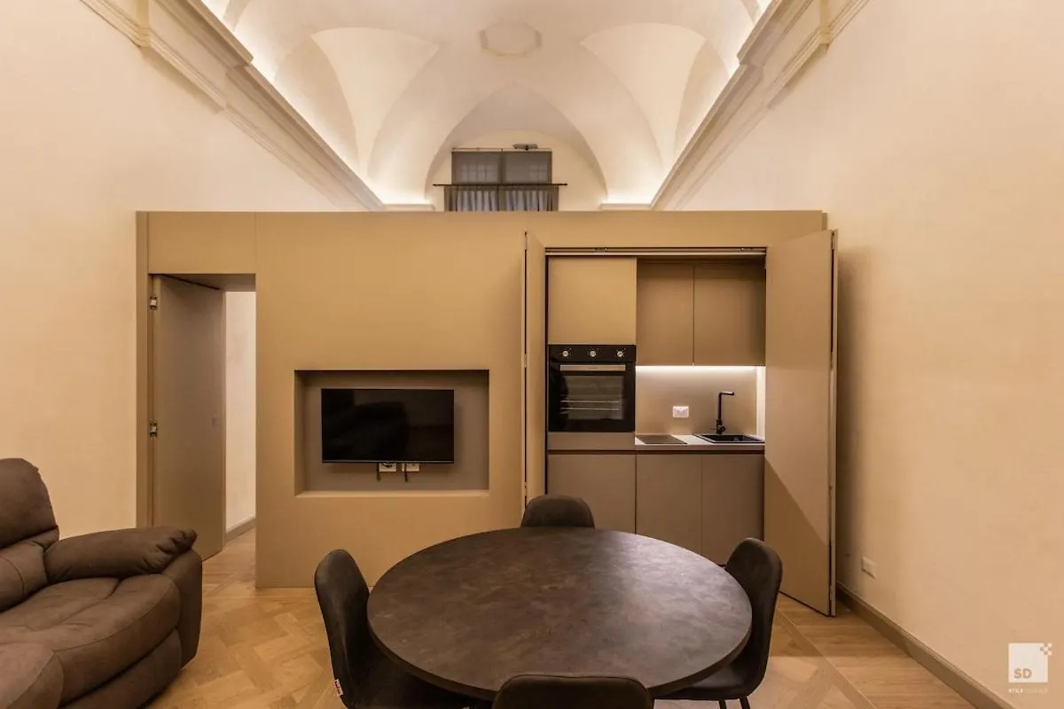 Design Suite In Historical Palace Bolonia